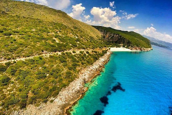 🌊 رحلة ألبانيا – الريفيرا الألبانية الوجهة الأوروبية الصاعدة 🏛️