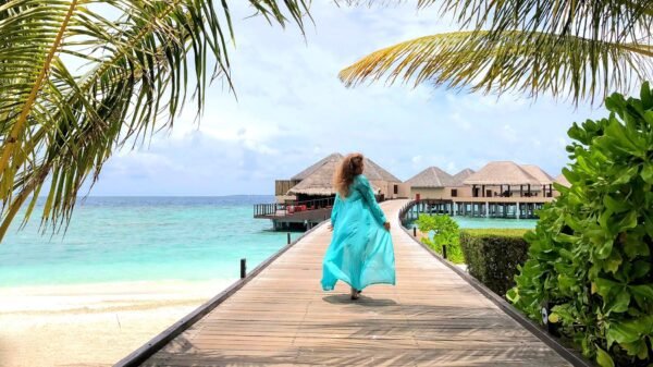 🏝️ رحلة المالديف – جزيرة الأحلام بين الفيلات المائية والشواطئ البكر 🌊