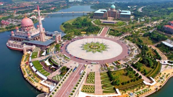 🏙️ رحلة ماليزيا – كوالالمبور ولنكاوي بين ناطحات السحاب والجزر الخضراء 🌿